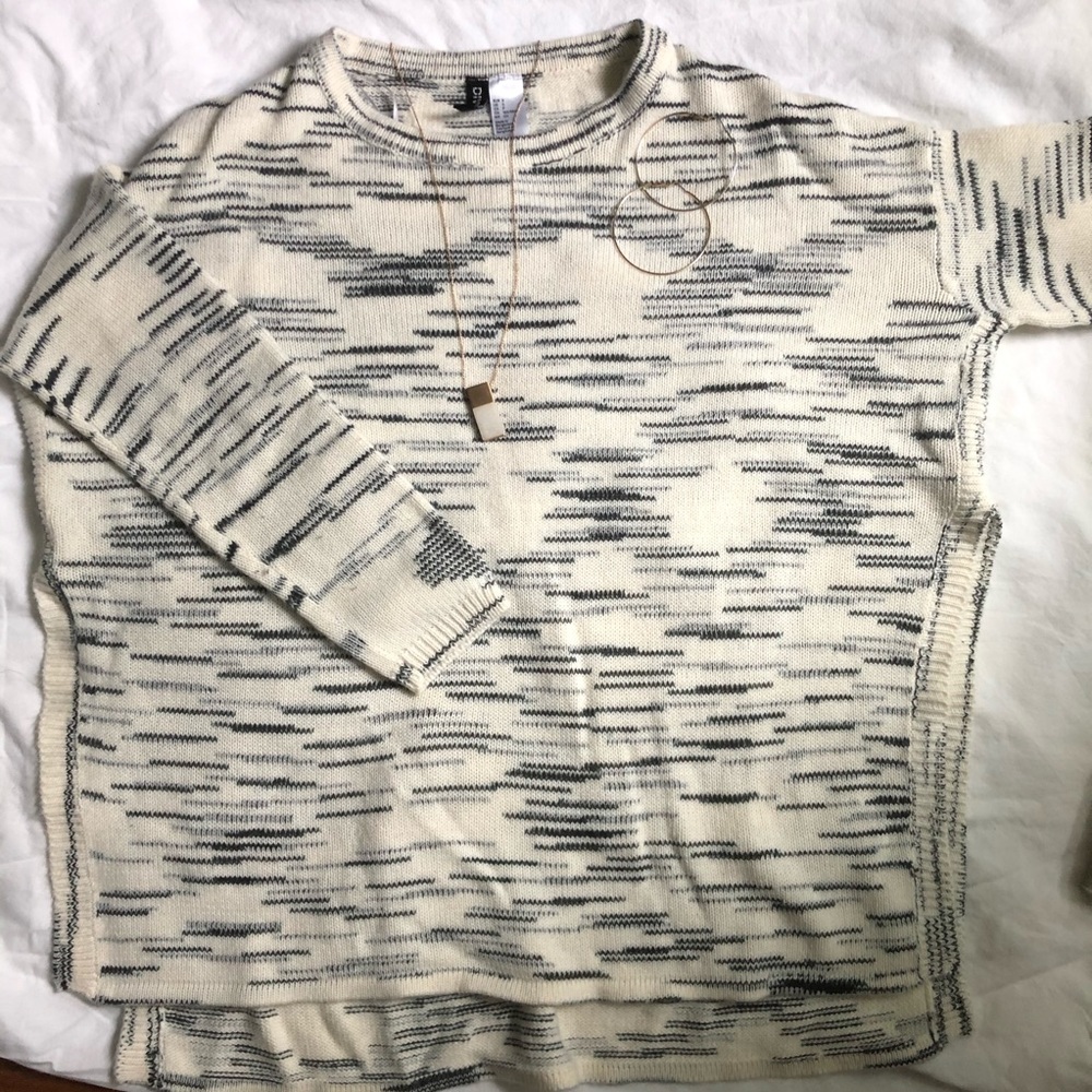 SIDE SLIT NEUTRAL STRIPED SWEATER